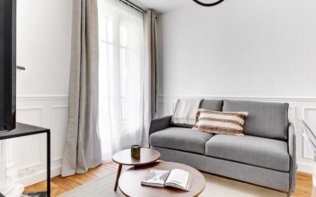 Chic 1BR by Eiffel Tower & Champ de Mars