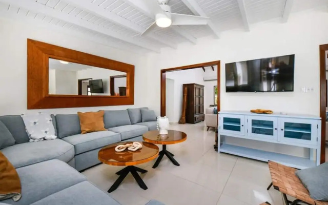 Blue Makini Villa in Noord
