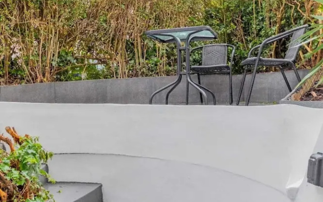 Sleek & Well-connected Studio Flat Archway!