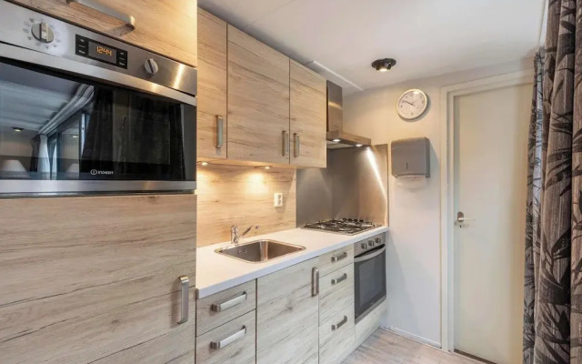 Bungalow Near Sint Maartenszee Beach