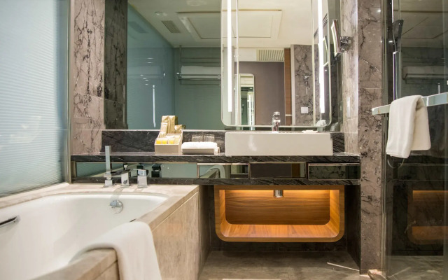 Royal Plaza Hotel