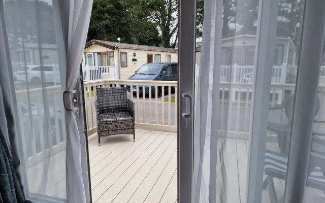 Welcoming 3 Bedroom Caravan 2 Min Walk to Beach