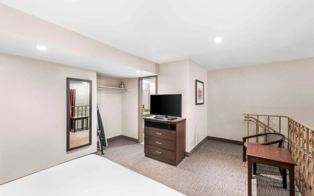 Quality Inn & Suites Columbus