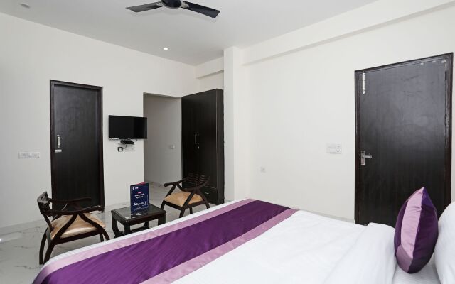 OYO Rooms Huda City Center Market District