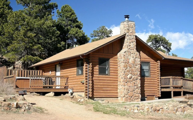 Lazy R Cottages: 17 2 Bedroom Cabin