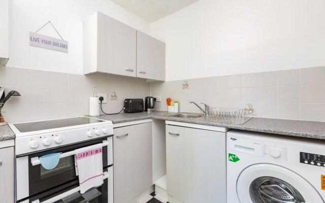 Clarence Suite - Cozy 1BR With Parking in Chatham