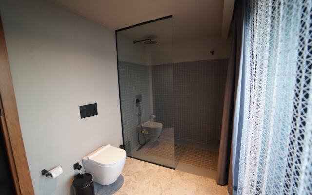 Icon Beach Suites Hotel