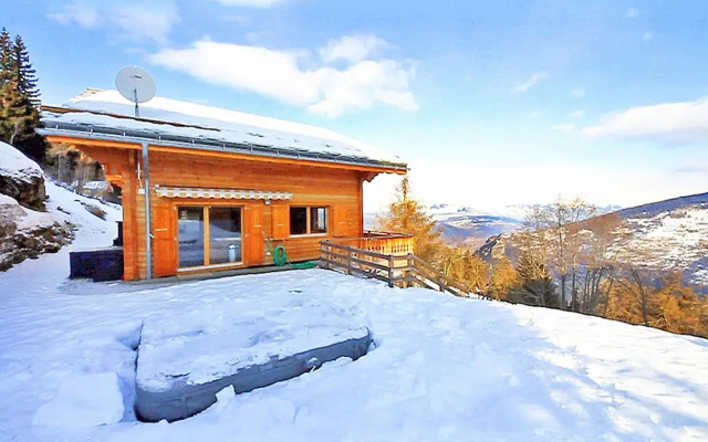 A Luxurious 12 Person Chalet With Superb View