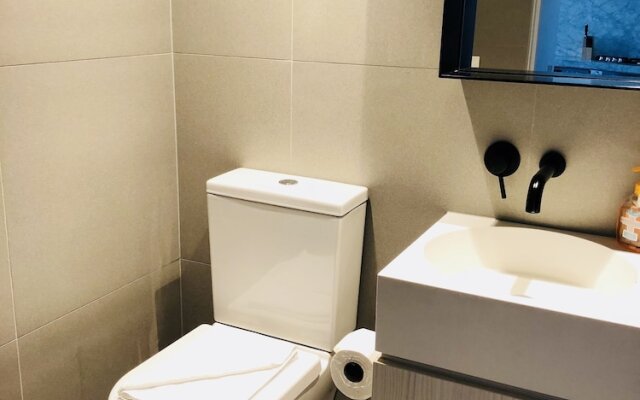 LVL 11 Cosy Apartment Near Lygon St