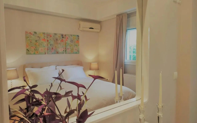 Luxury Garden Apartment Glyfada