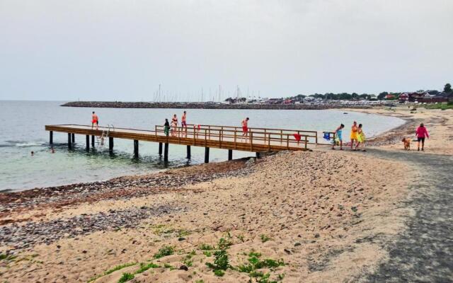 Stuga m havsutsikt & 50m till strand