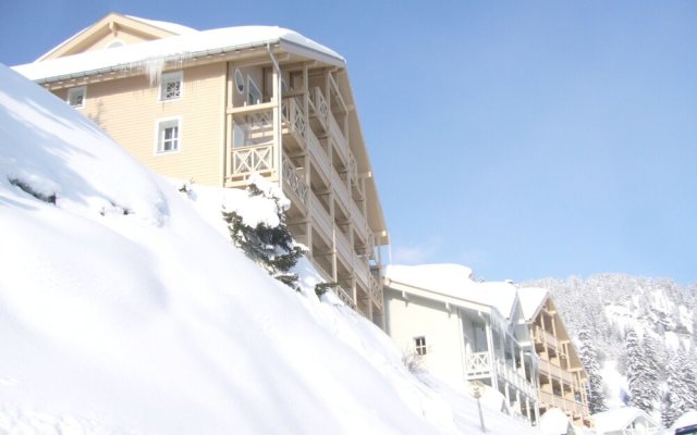 Large Apartment in Flaine With Swimming Pool