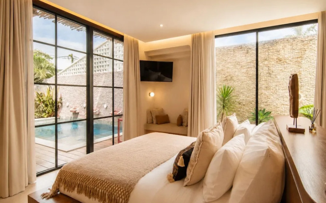 Elegant 4BR Seminyak Villa, Enclosed Living, – Guest Rooms – Kuta