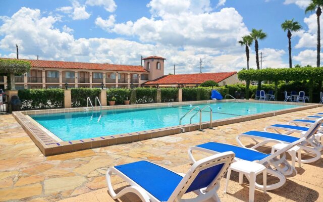 La Fiesta Ocean Inn And Suites
