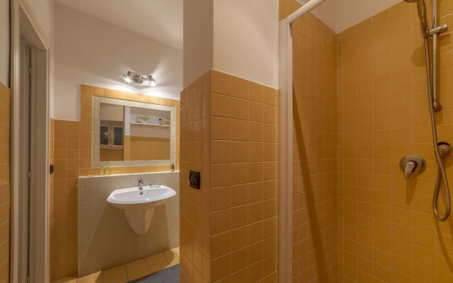 Colosseo Modern Apartment