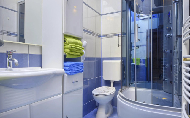 Top Center Apartment