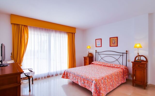 Plush Holiday Home in Marbella With Swimming Pool