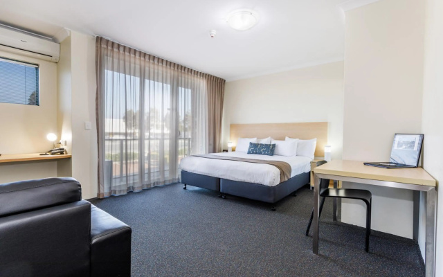 Perth Ascot Central Apartment Hotel – Guest Rooms – Perth