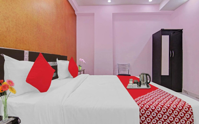 OYO Flagship 70281 Hotel Rishabh Inn