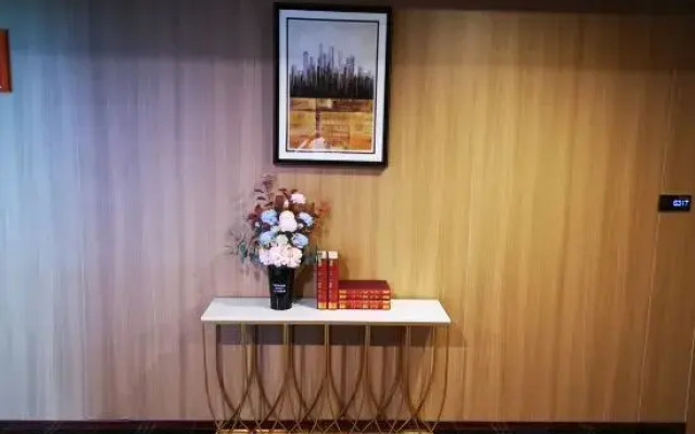 Century Star Holiday Hotel (The Ancient City of Shangqiu Nanjing Road)