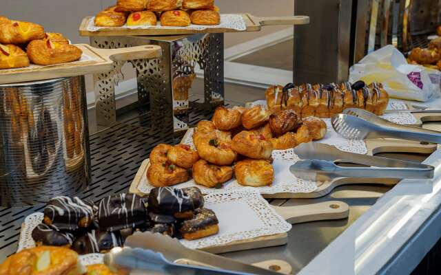 Best Western Plus Danat Almansak Hotel