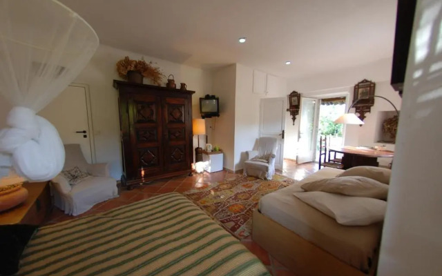 Le Mas Des Vieux Muriers