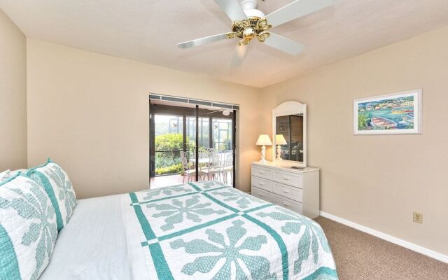Rovigo Vacation Rental: Spacious Retreat with Panoramic Lake Views in Kings Lake. 4-BR, 4-Bathroom Home with Private Pool, just 3.4 Miles from the Vibrant Fifth Avenue South and Naples Attractions