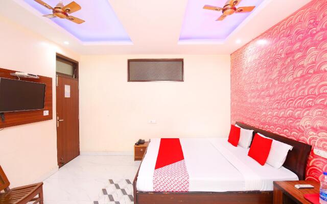 OYO Flagship 5375 Hotel White House