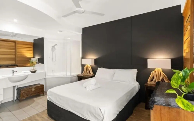 Casuarina Apartment 200m from the Beach