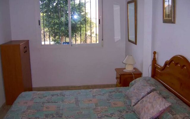 House With 4 Bedrooms in Orihuela, With Pool Access and Enclosed Garde