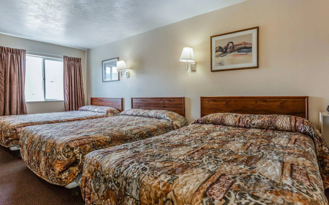 Quality Inn & Suites Salina National Forest Area