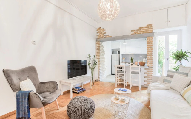 Head for Acropolis a Romantic Hideaway