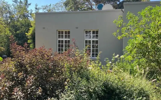 Chic Studio Nestled in Lovely Garden and Pool-2254