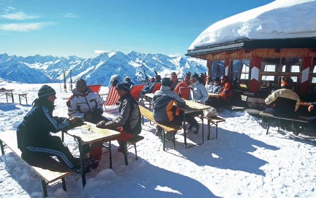 Spacious Apartment in Uderns near Ski Area