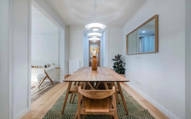Amazing 5 bedrooms 5 bathrooms by Plaza Catalunya