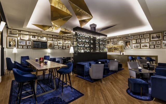 The Oberoi Grand Kolkata Hotel