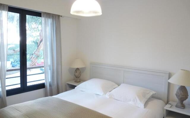 Elegant two bedroom apartment with modern design and terrace close to beaches and Cannes center 546