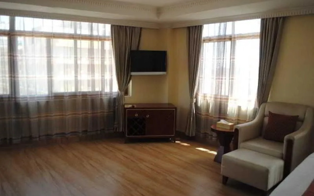 Tiffany Diamond Hotel Indira Gandhi Street