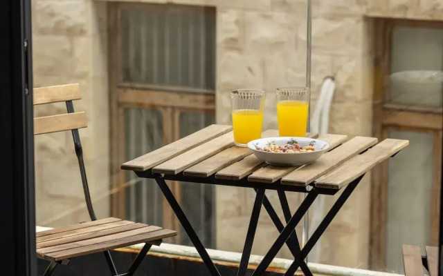 Old Charm & Modern Meets by Sea N' Rent