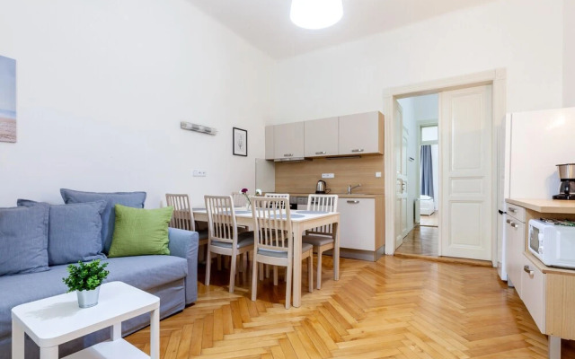 City Castle Aparthotel