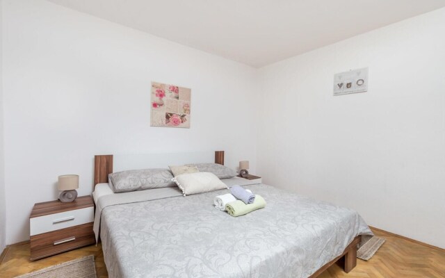 Nice Home in Pag With Wifi and 5 Bedrooms