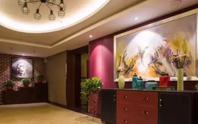 Huaying Wanrun Hotel
