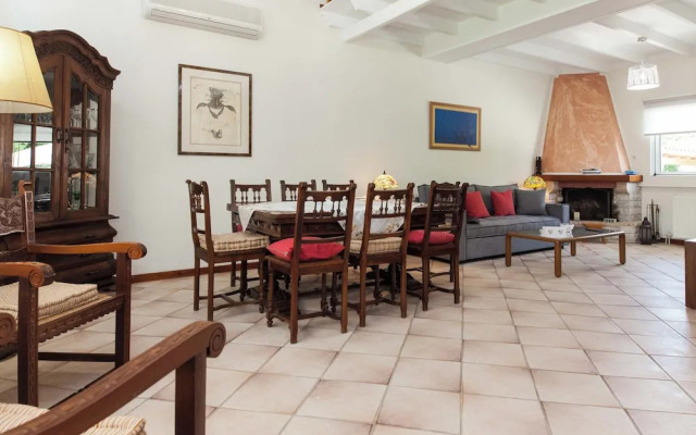 Deluxe 3 Bd House near Lagonisi w Garden