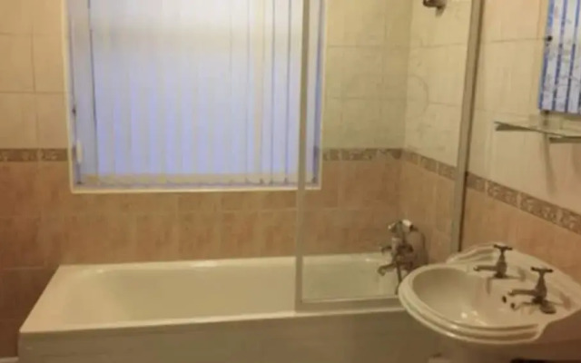 Room in Guest Room - Big Double Room in Leicester