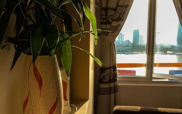 Salem Riverside Hotel