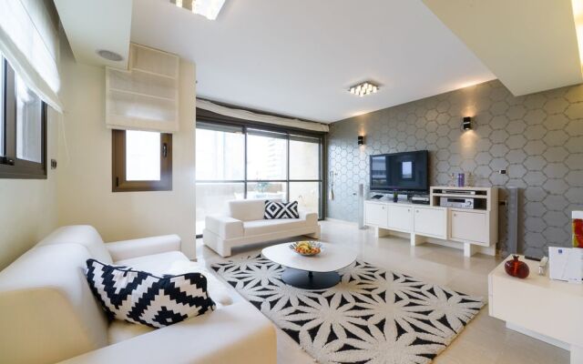 Sea View 5th floor 1 min walk to beach