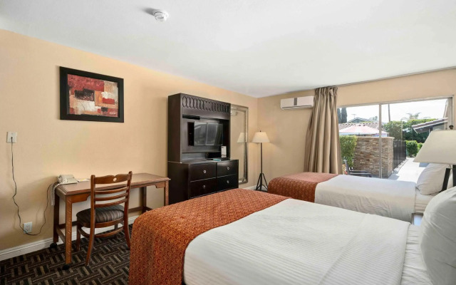 Lemon Tree Hotel & Suites Anaheim