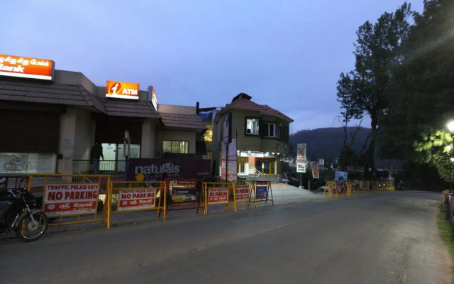 OYO 7987 Hotel Carnation