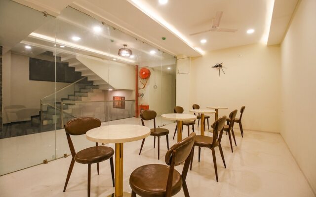 Fabhotel Divine Casa