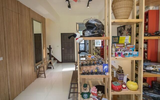 K&B Happy Hostel